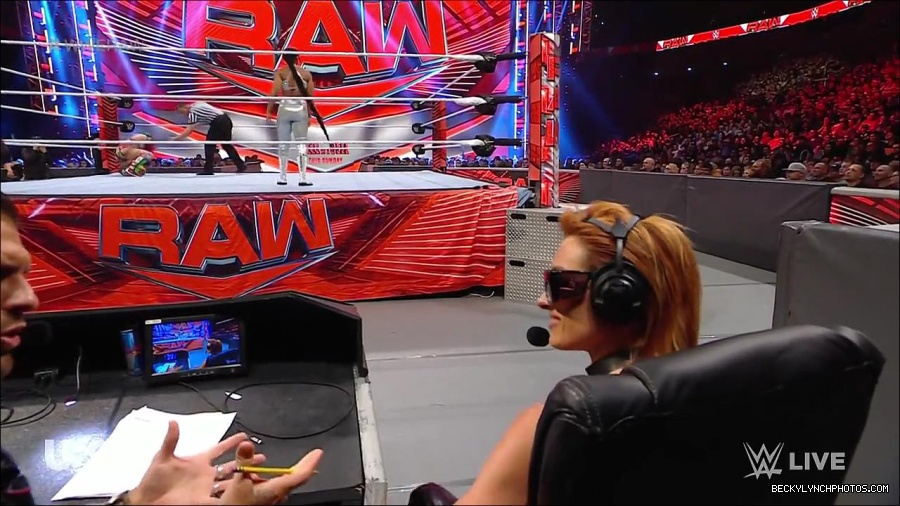 WWE_RAW_30th_May_2022_720p_WEBRip_h264_mp4_000812411.jpg