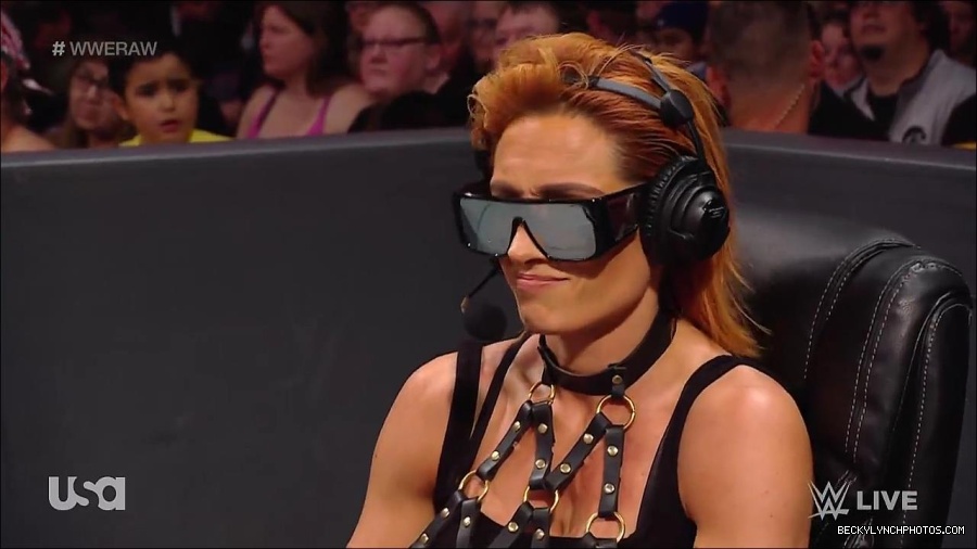 WWE_RAW_30th_May_2022_720p_WEBRip_h264_mp4_000836035.jpg