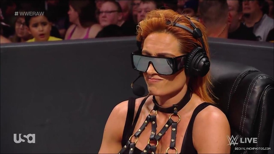 WWE_RAW_30th_May_2022_720p_WEBRip_h264_mp4_000836435.jpg