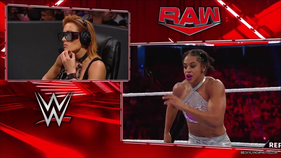 WWE_RAW_30th_May_2022_720p_WEBRip_h264_mp4_000947746.jpg