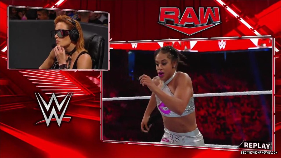 WWE_RAW_30th_May_2022_720p_WEBRip_h264_mp4_000948147.jpg