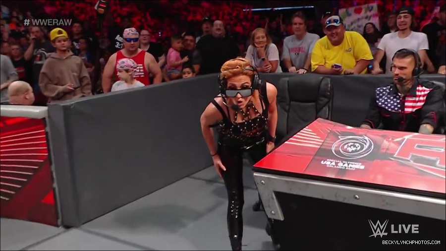 WWE_RAW_30th_May_2022_720p_WEBRip_h264_mp4_000982982.jpg