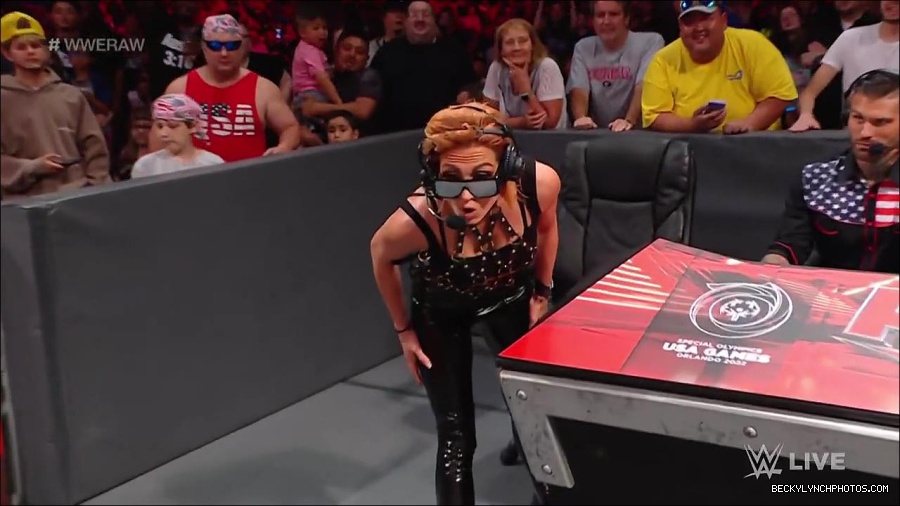 WWE_RAW_30th_May_2022_720p_WEBRip_h264_mp4_000983382.jpg