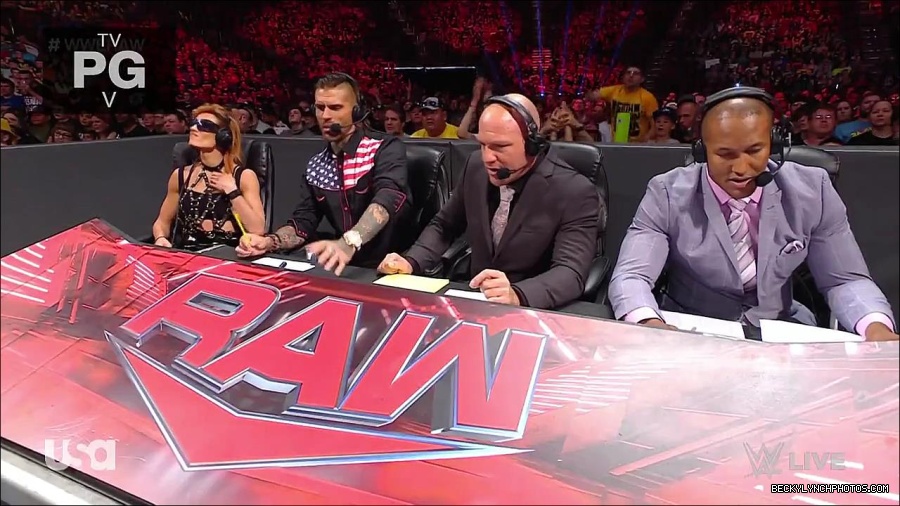 WWE_RAW_30th_May_2022_720p_WEBRip_h264_mp4_001016227.jpg