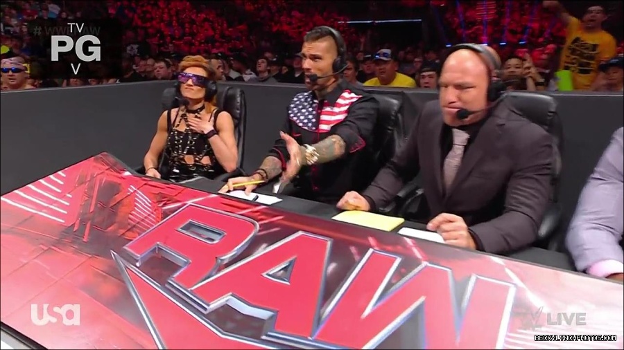 WWE_RAW_30th_May_2022_720p_WEBRip_h264_mp4_001017429.jpg
