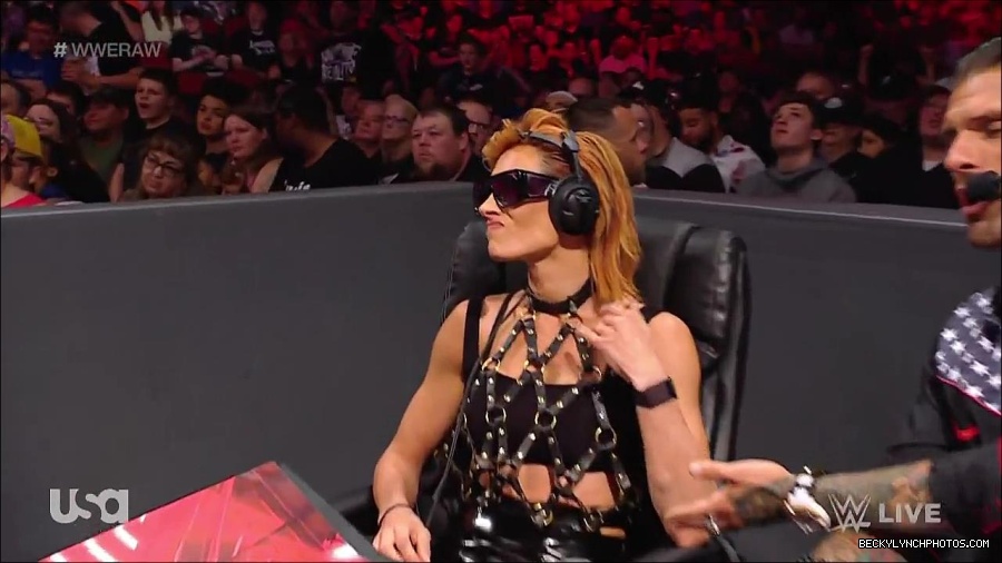 WWE_RAW_30th_May_2022_720p_WEBRip_h264_mp4_001019030.jpg