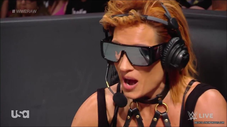 WWE_RAW_30th_May_2022_720p_WEBRip_h264_mp4_001041052.jpg