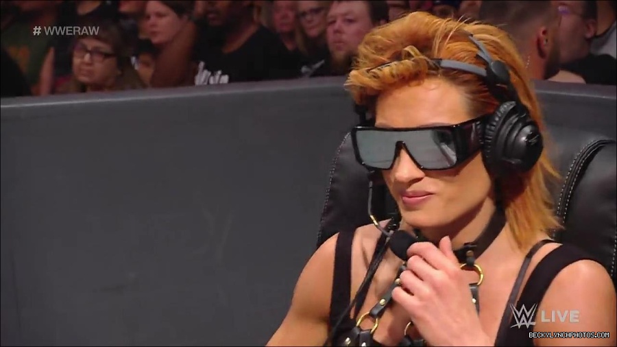 WWE_RAW_30th_May_2022_720p_WEBRip_h264_mp4_001046257.jpg