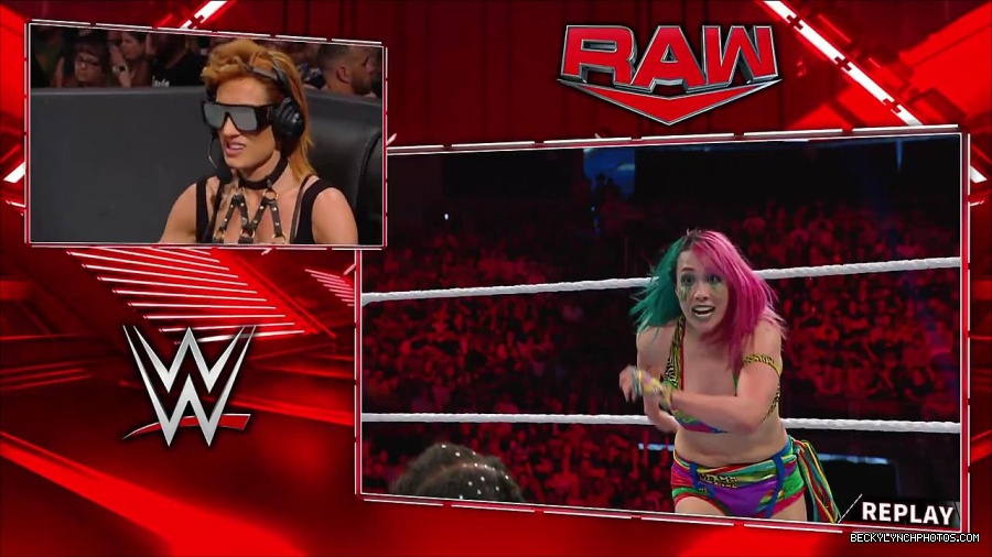 WWE_RAW_30th_May_2022_720p_WEBRip_h264_mp4_001047859.jpg