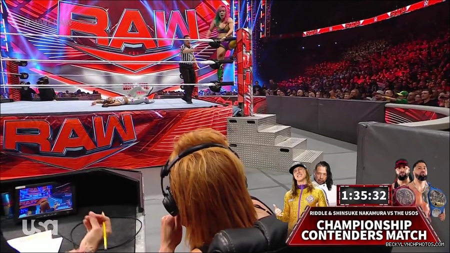 WWE_RAW_30th_May_2022_720p_WEBRip_h264_mp4_001068279.jpg