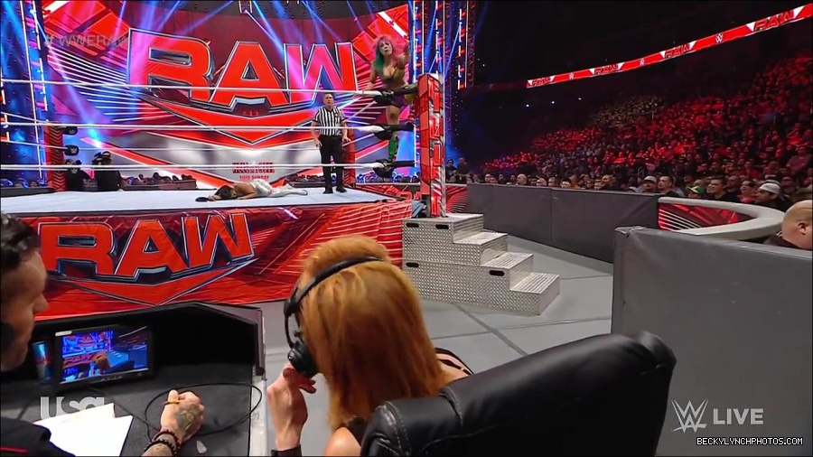 WWE_RAW_30th_May_2022_720p_WEBRip_h264_mp4_001070281.jpg