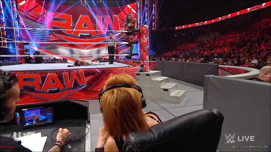 WWE_RAW_30th_May_2022_720p_WEBRip_h264_mp4_001070682.jpg