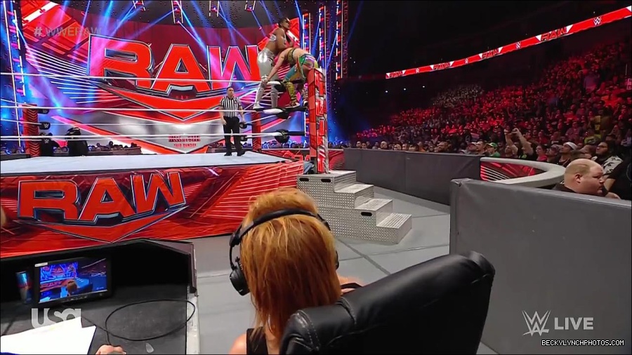 WWE_RAW_30th_May_2022_720p_WEBRip_h264_mp4_001084696.jpg