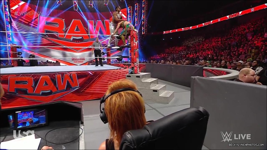 WWE_RAW_30th_May_2022_720p_WEBRip_h264_mp4_001085096.jpg