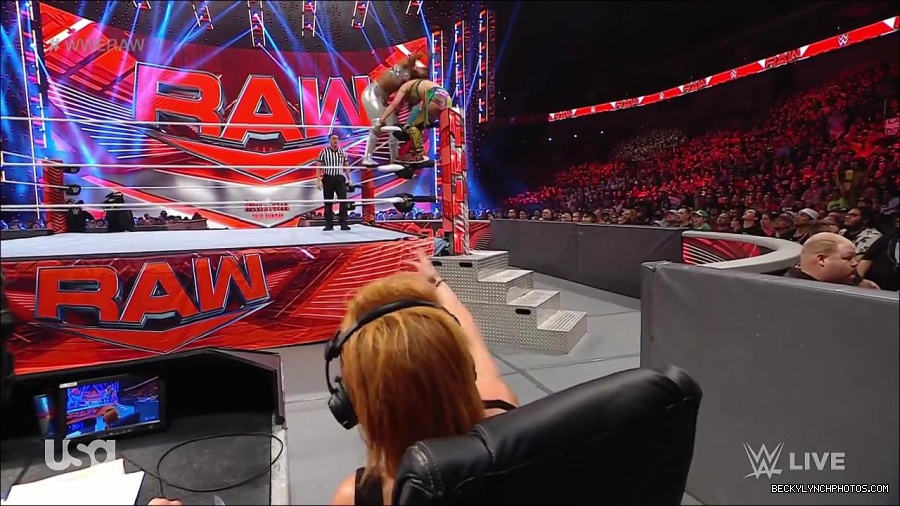WWE_RAW_30th_May_2022_720p_WEBRip_h264_mp4_001085897.jpg