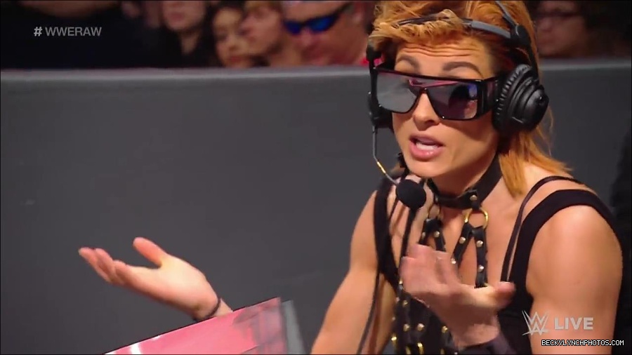 WWE_RAW_30th_May_2022_720p_WEBRip_h264_mp4_001158286.jpg