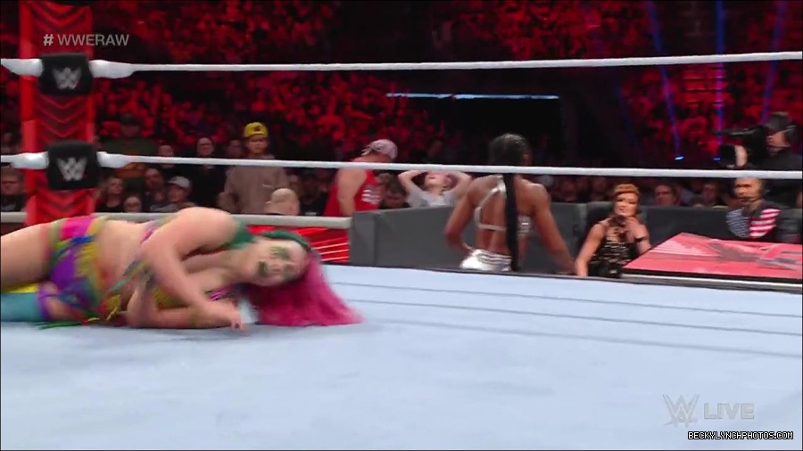 WWE_RAW_30th_May_2022_720p_WEBRip_h264_mp4_001179107.jpg