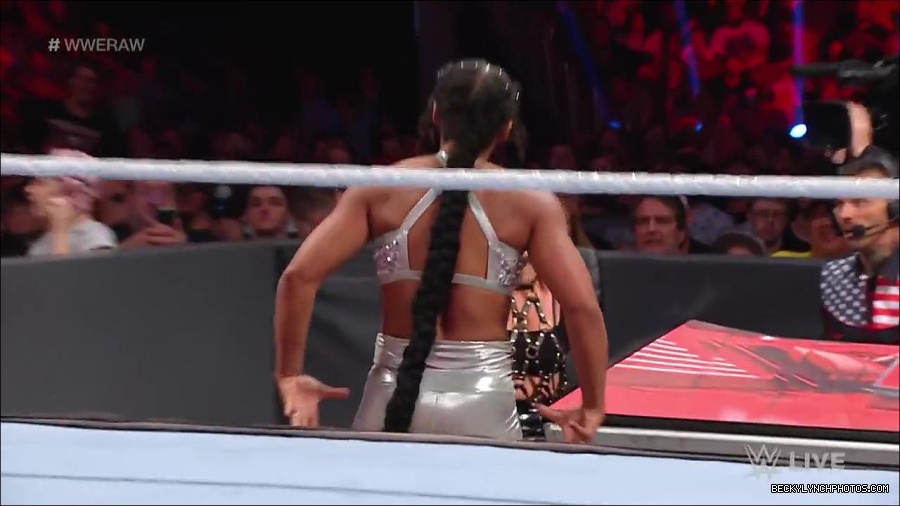 WWE_RAW_30th_May_2022_720p_WEBRip_h264_mp4_001179908.jpg