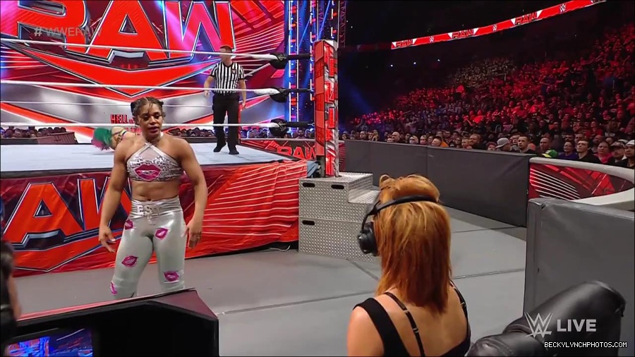 WWE_RAW_30th_May_2022_720p_WEBRip_h264_mp4_001180708.jpg