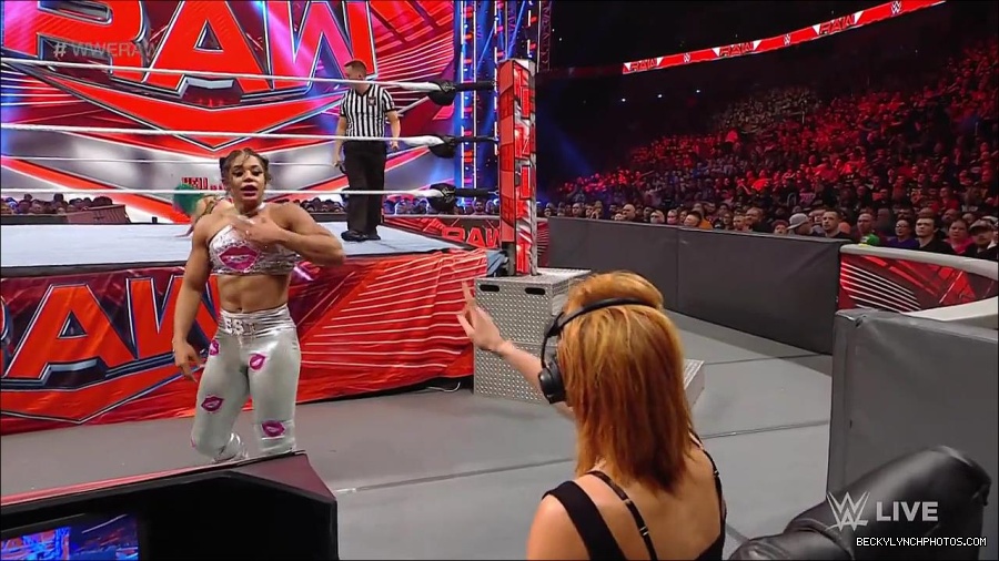 WWE_RAW_30th_May_2022_720p_WEBRip_h264_mp4_001181109.jpg
