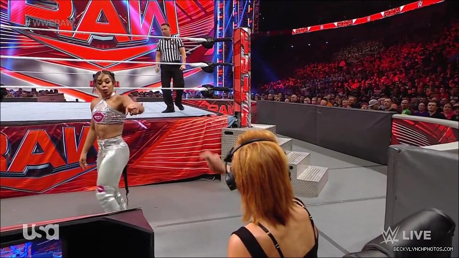 WWE_RAW_30th_May_2022_720p_WEBRip_h264_mp4_001181509.jpg