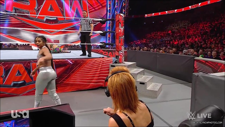 WWE_RAW_30th_May_2022_720p_WEBRip_h264_mp4_001181910.jpg