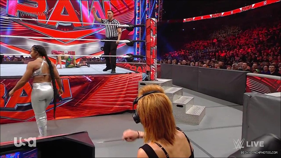 WWE_RAW_30th_May_2022_720p_WEBRip_h264_mp4_001182310.jpg