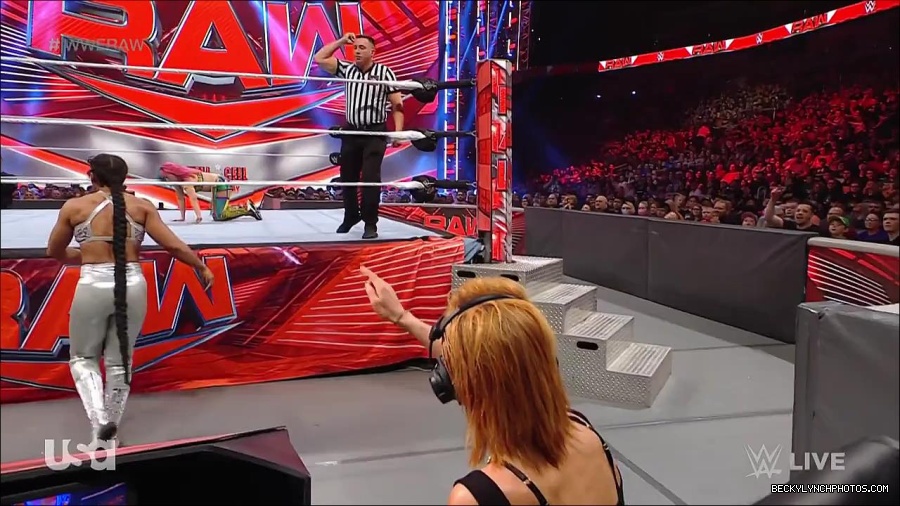 WWE_RAW_30th_May_2022_720p_WEBRip_h264_mp4_001182710.jpg