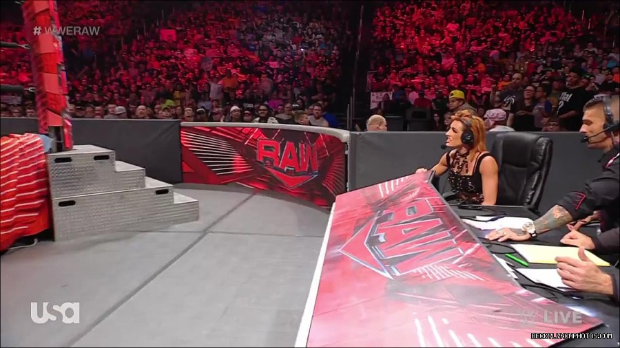 WWE_RAW_30th_May_2022_720p_WEBRip_h264_mp4_001183111.jpg