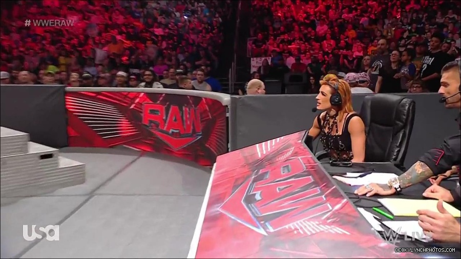 WWE_RAW_30th_May_2022_720p_WEBRip_h264_mp4_001183511.jpg