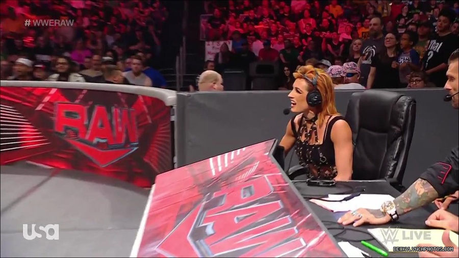 WWE_RAW_30th_May_2022_720p_WEBRip_h264_mp4_001183912.jpg