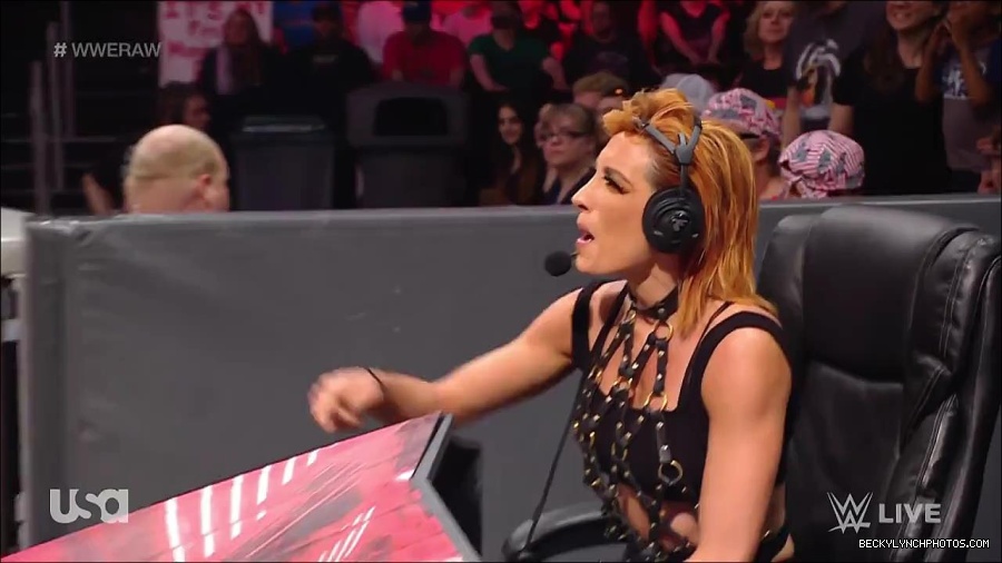 WWE_RAW_30th_May_2022_720p_WEBRip_h264_mp4_001184712.jpg