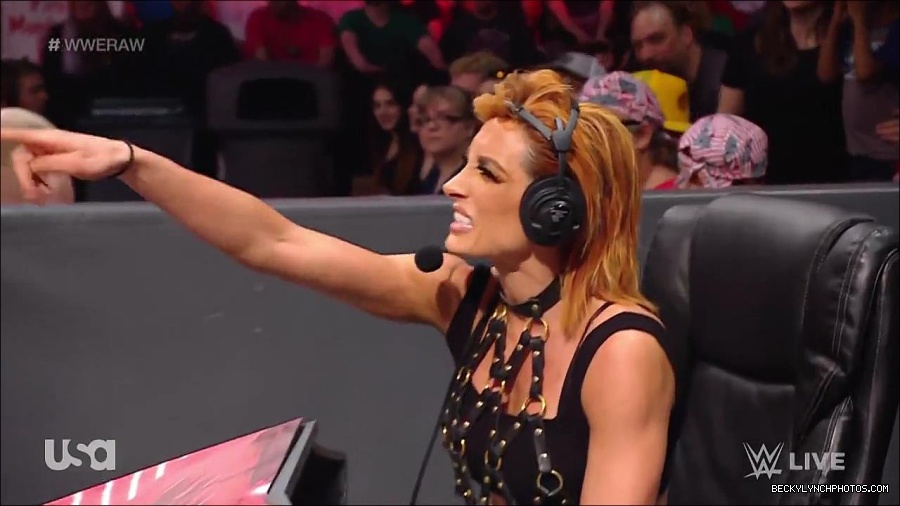 WWE_RAW_30th_May_2022_720p_WEBRip_h264_mp4_001185113.jpg