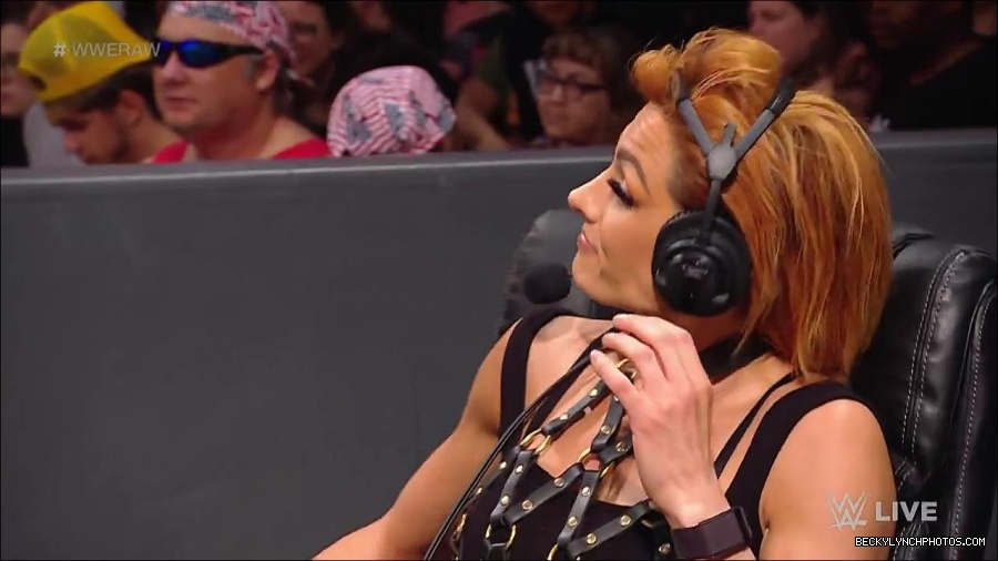 WWE_RAW_30th_May_2022_720p_WEBRip_h264_mp4_001193922.jpg
