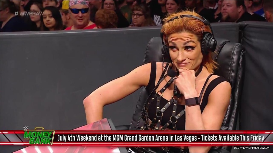 WWE_RAW_30th_May_2022_720p_WEBRip_h264_mp4_001201930.jpg