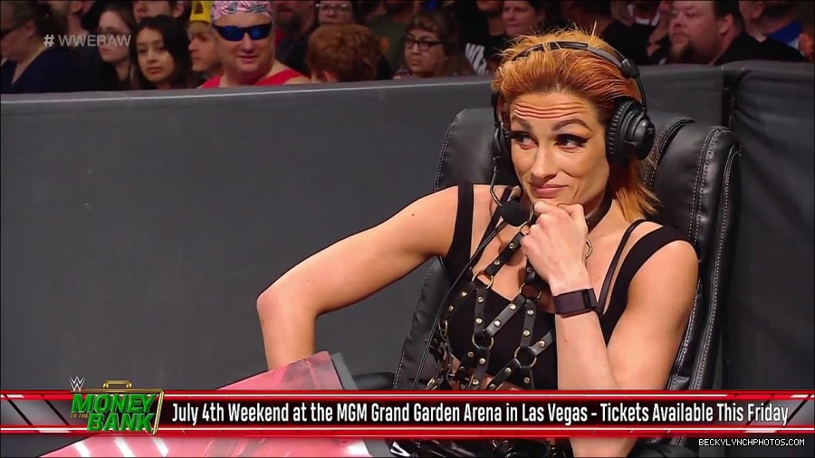 WWE_RAW_30th_May_2022_720p_WEBRip_h264_mp4_001202330.jpg