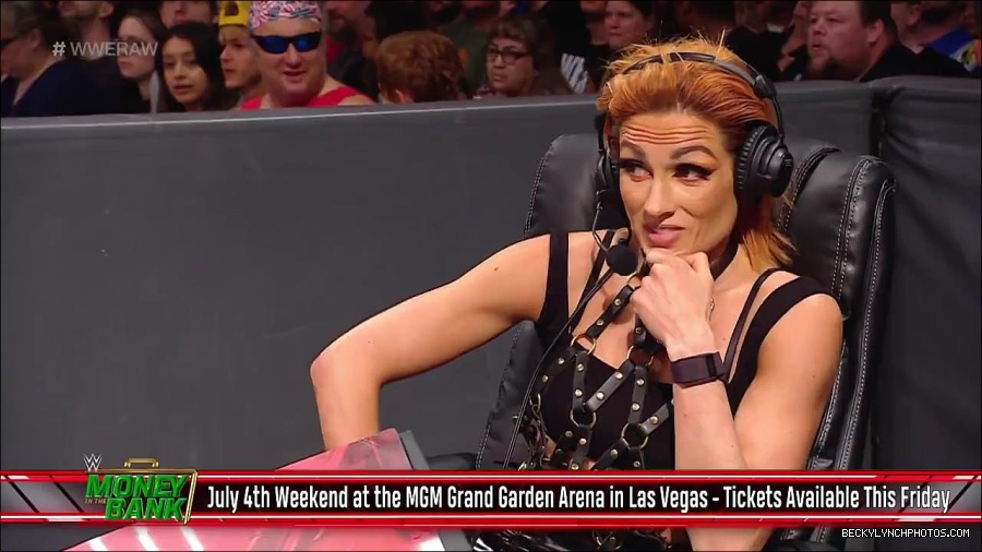 WWE_RAW_30th_May_2022_720p_WEBRip_h264_mp4_001202730.jpg