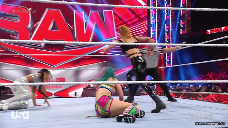 WWE_RAW_30th_May_2022_720p_WEBRip_h264_mp4_001266394.jpg