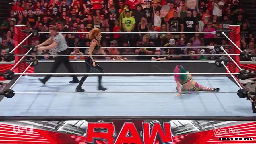 WWE_RAW_30th_May_2022_720p_WEBRip_h264_mp4_001269597.jpg
