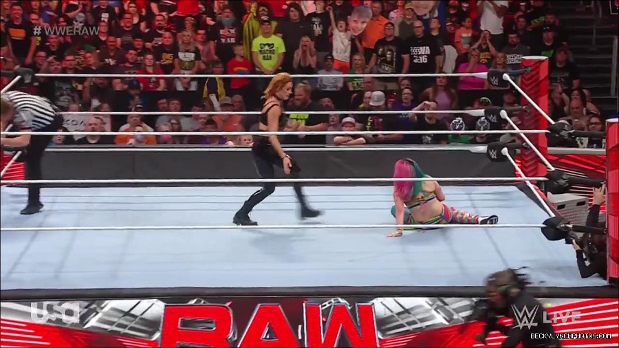 WWE_RAW_30th_May_2022_720p_WEBRip_h264_mp4_001269998.jpg