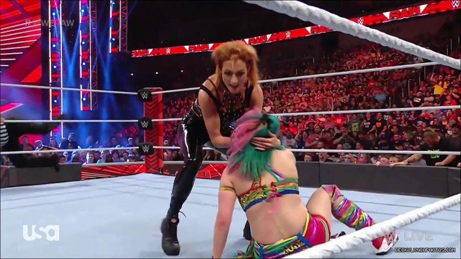 WWE_RAW_30th_May_2022_720p_WEBRip_h264_mp4_001270798.jpg