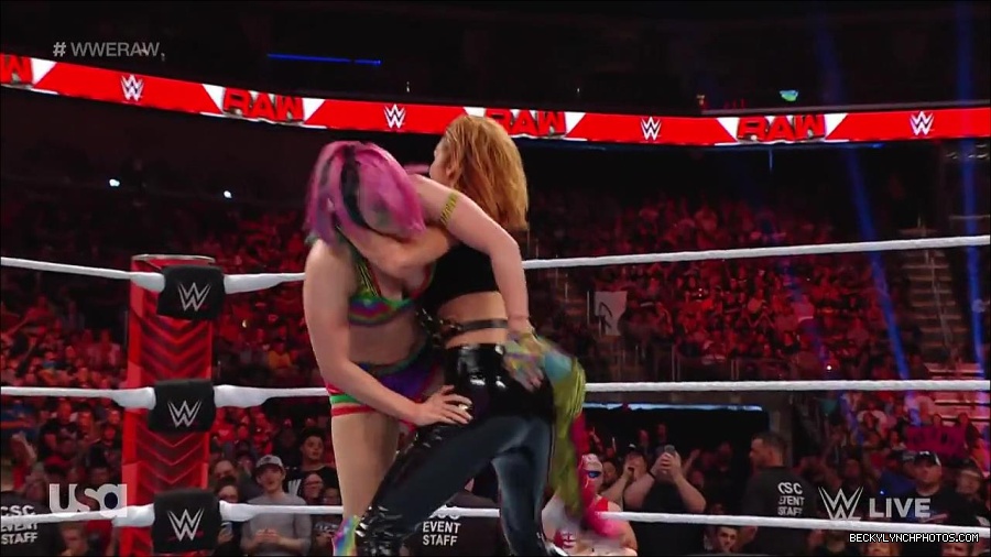 WWE_RAW_30th_May_2022_720p_WEBRip_h264_mp4_001273201.jpg