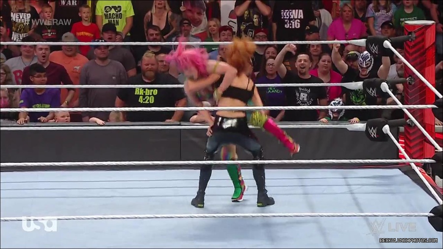 WWE_RAW_30th_May_2022_720p_WEBRip_h264_mp4_001274002.jpg
