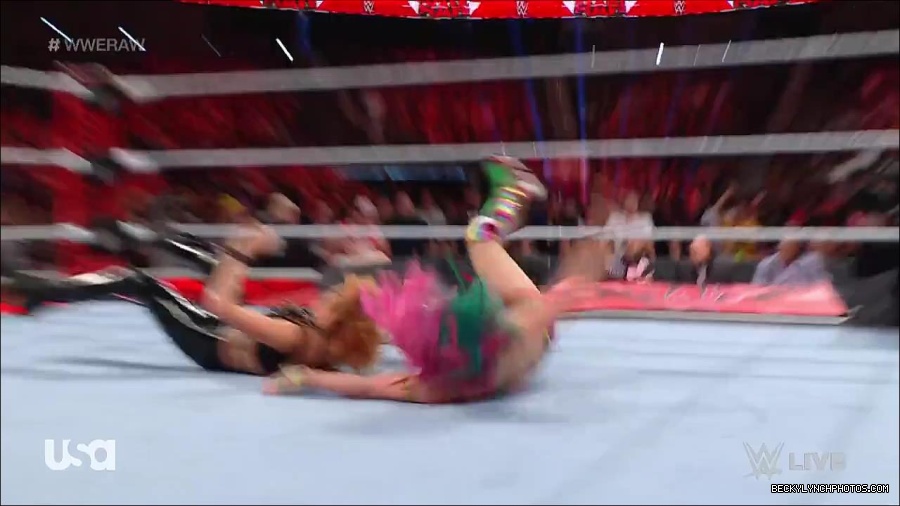 WWE_RAW_30th_May_2022_720p_WEBRip_h264_mp4_001274802.jpg