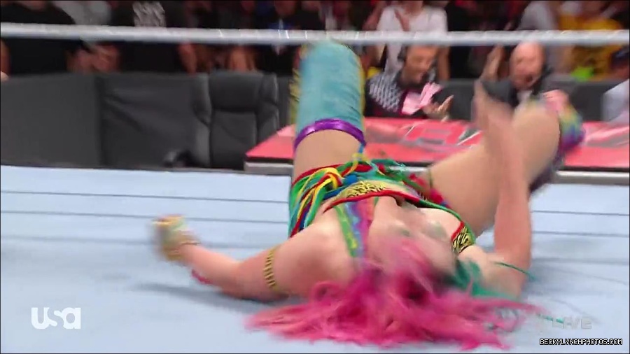WWE_RAW_30th_May_2022_720p_WEBRip_h264_mp4_001275203.jpg