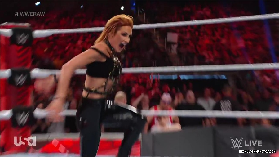 WWE_RAW_30th_May_2022_720p_WEBRip_h264_mp4_001276004.jpg