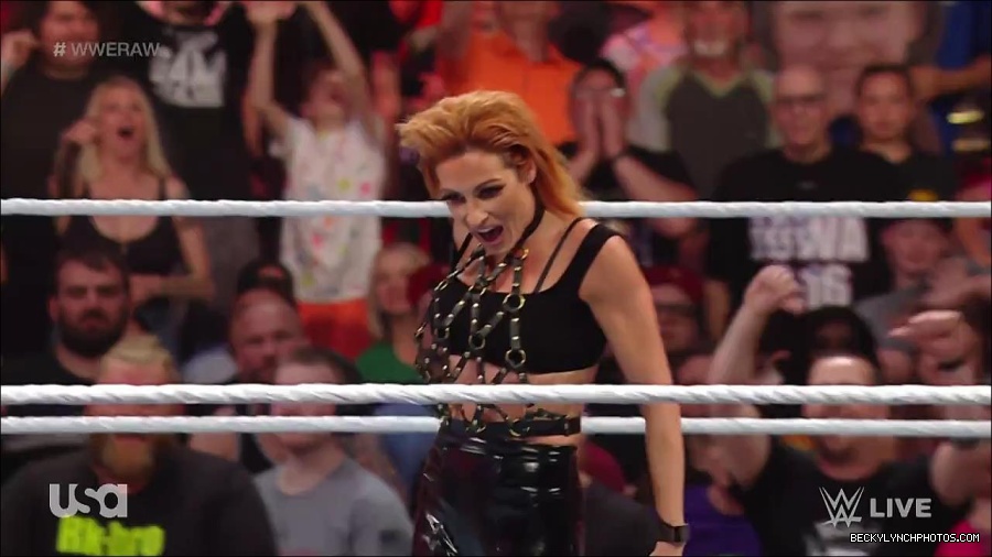 WWE_RAW_30th_May_2022_720p_WEBRip_h264_mp4_001276804.jpg