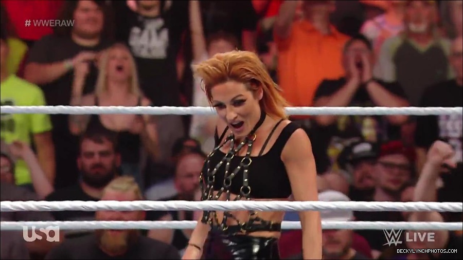 WWE_RAW_30th_May_2022_720p_WEBRip_h264_mp4_001277205.jpg
