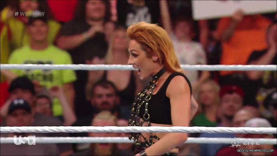 WWE_RAW_30th_May_2022_720p_WEBRip_h264_mp4_001277605.jpg