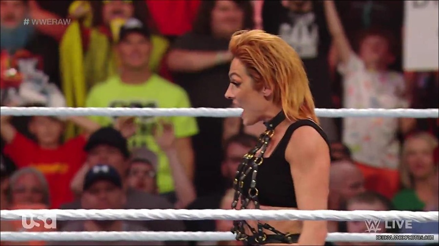 WWE_RAW_30th_May_2022_720p_WEBRip_h264_mp4_001278006.jpg